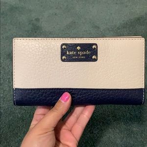 NWOT Kate Spade Slim Bifold wallet